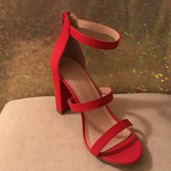 Red heels - Picture 1 of 2